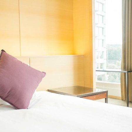 Freshfields Hotel Taichung Exterior photo A throw pillow