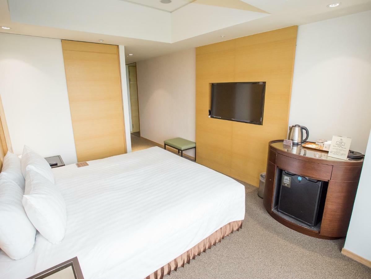 Freshfields Hotel Taichung Exterior photo A room at the hotel